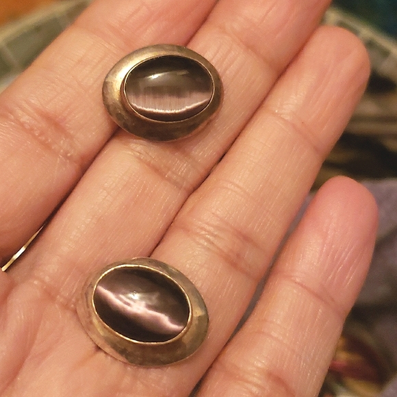 Vintage Sterling Silver Purple Cats Eye Earrings - Picture 4 of 5